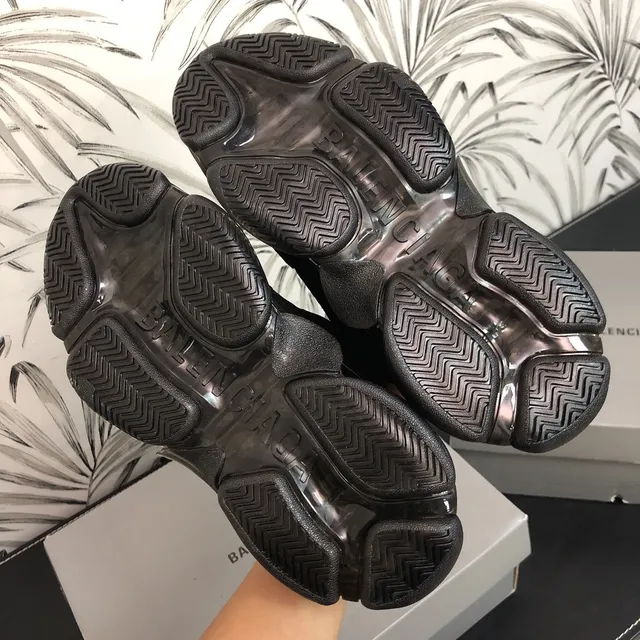 Balenciaga Triple S Tênis chunky pretos 4