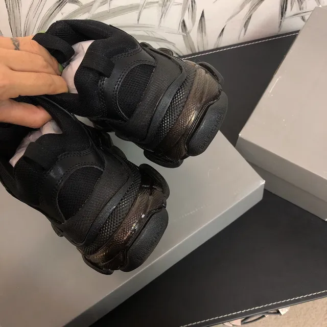 Balenciaga Triple S Tênis chunky pretos 5