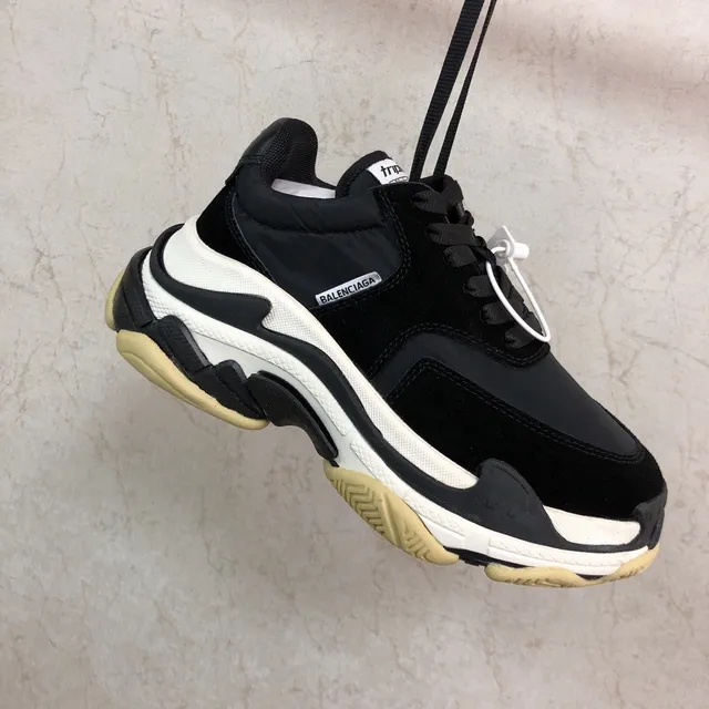 Balenciaga Triple S Noir Blanc Gum Baskets Chunky 2