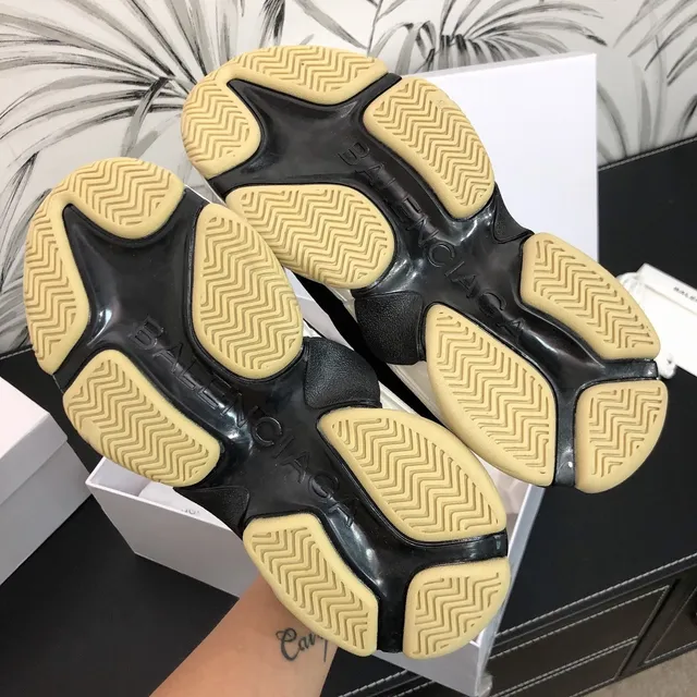 Balenciaga Triple S Noir Blanc Gum Baskets Chunky 3