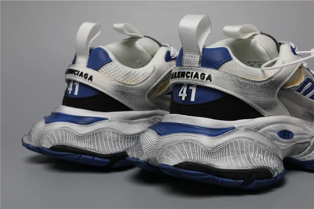 Balenciaga Triple S sneakers chunky blanches grises bleues 2