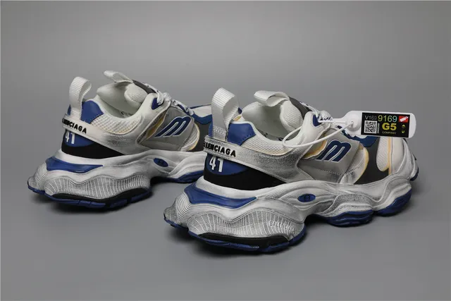 Balenciaga Triple S sneakers chunky blanches grises bleues 3