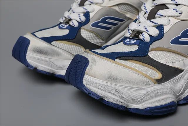 Balenciaga Triple S sneakers chunky blanches grises bleues 4