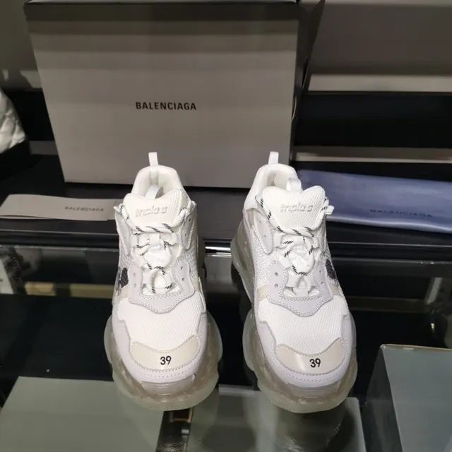 Balenciaga Triple S بيضاء Mickey Mouse حذاء chunky 8