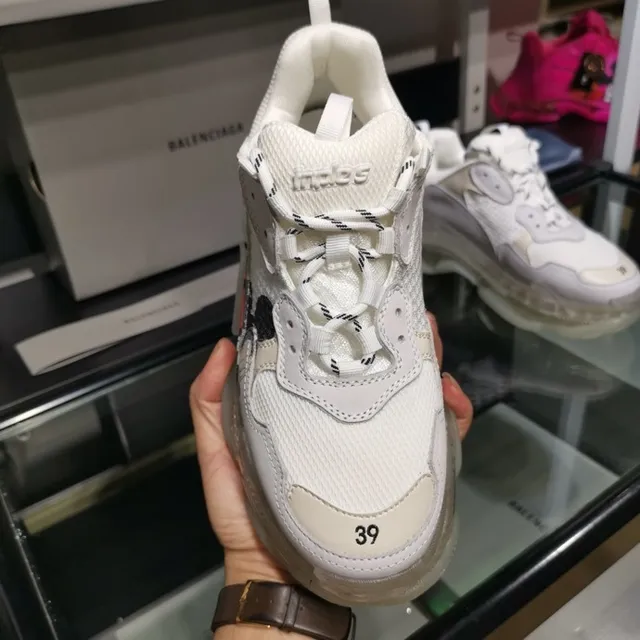 Balenciaga Triple S بيضاء Mickey Mouse حذاء chunky 9