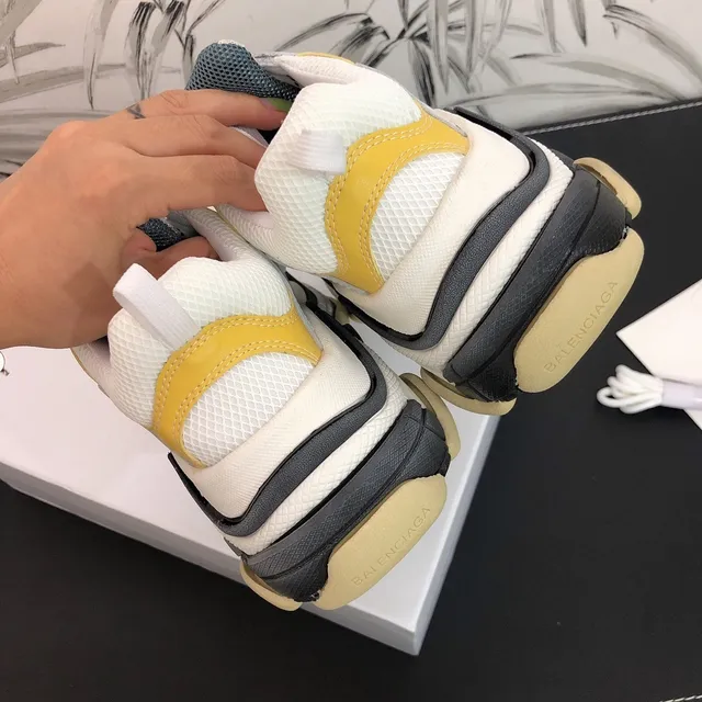 Balenciaga Triple S tênis chunky branco amarelo preto 4