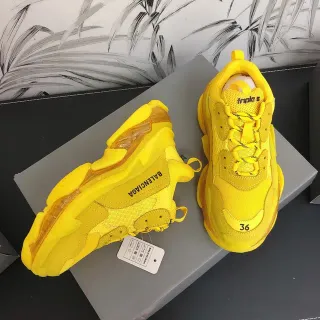 Balenciaga Triple S حذاء رياضي أصفر سميك