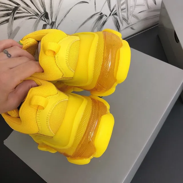 Balenciaga Triple S Sneakers Chunky Jaunes 4