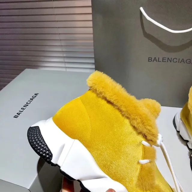 Balenciaga Baskets Jaune Blanc Hautes à Ourlet de Shearling Chunky 7