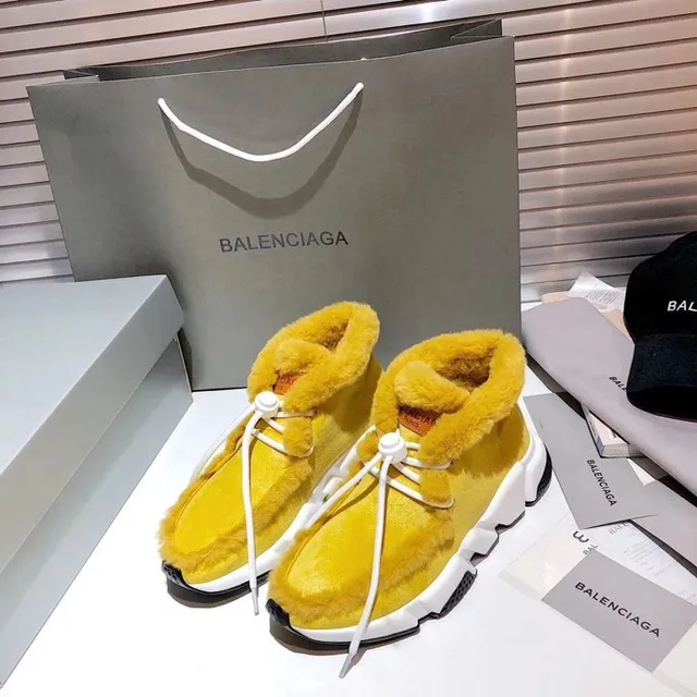 Balenciaga Baskets Jaune Blanc Hautes à Ourlet de Shearling Chunky 9
