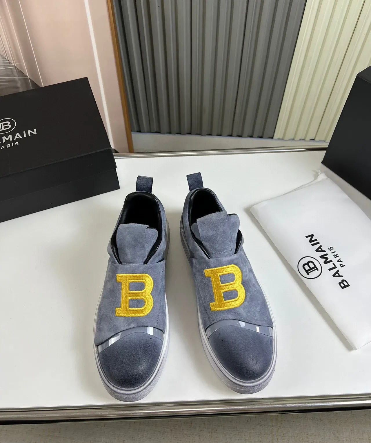 Balmain B-Court Gris Suède Slip-On Lifestyle Sneaker 2