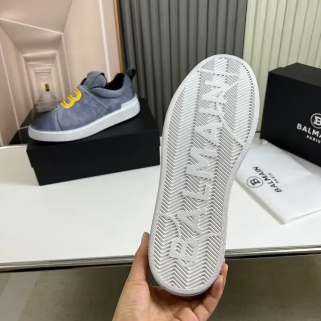 Balmain B-Court Gris Suède Slip-On Lifestyle Sneaker 3