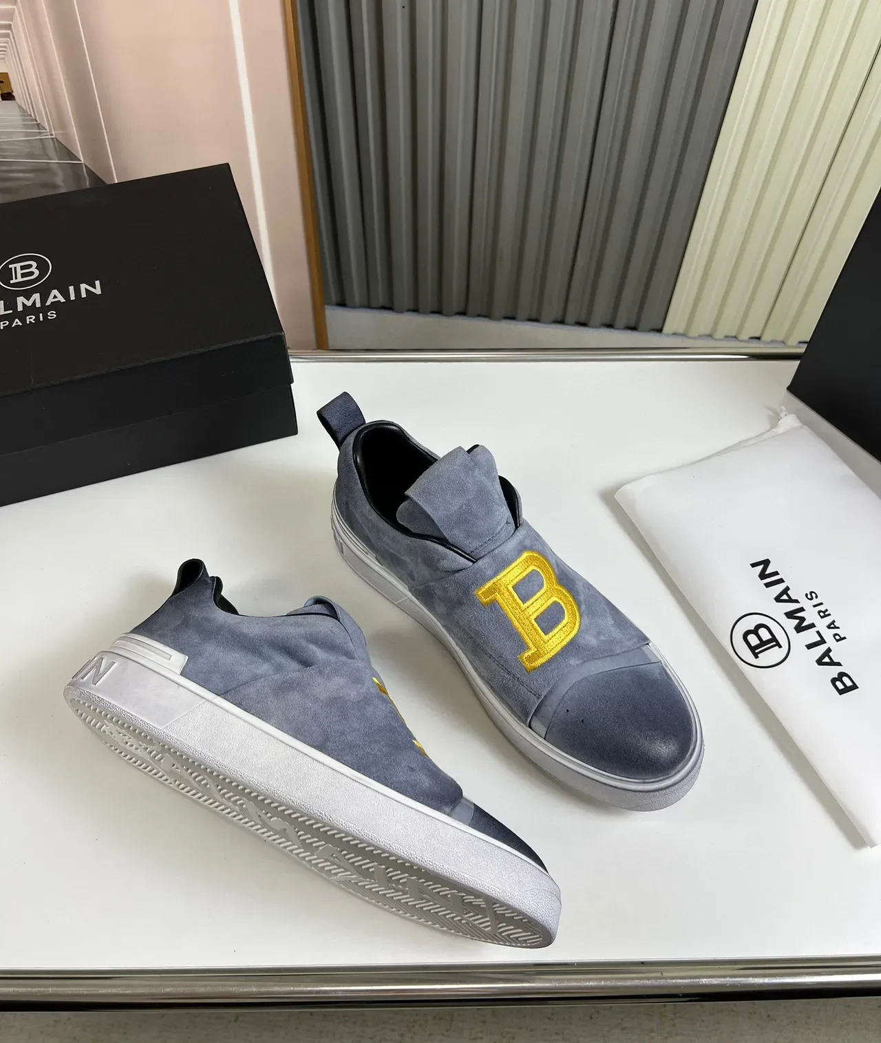 Balmain B-Court Gris Suède Slip-On Lifestyle Sneaker 6