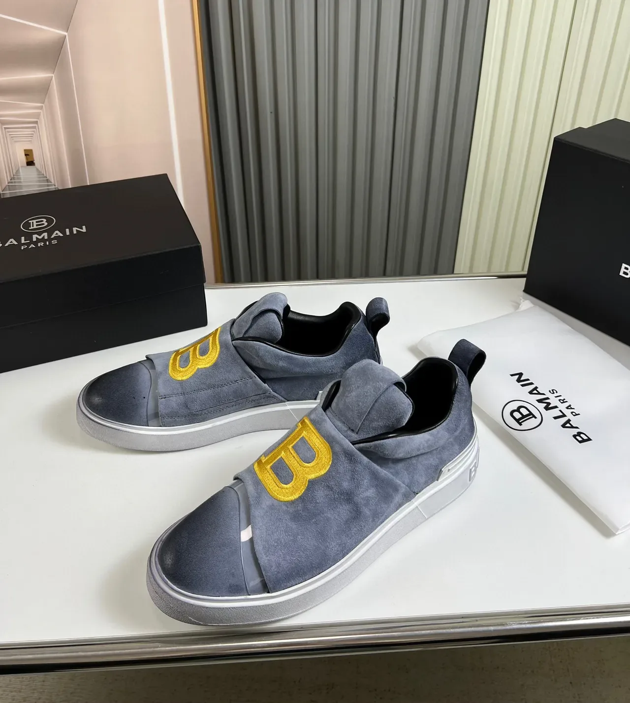 Balmain B-Court Gris Suède Slip-On Lifestyle Sneaker 9