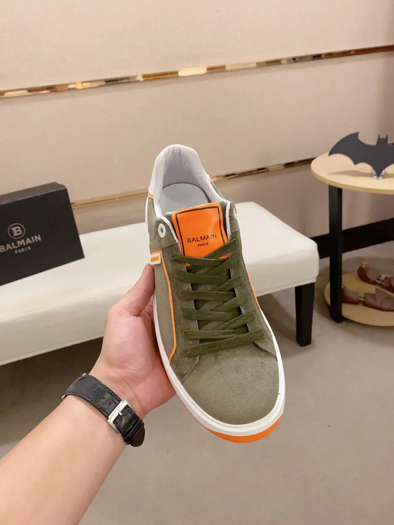 Balmain B-Court Vert Olive et Orange sneakers lifestyle 2