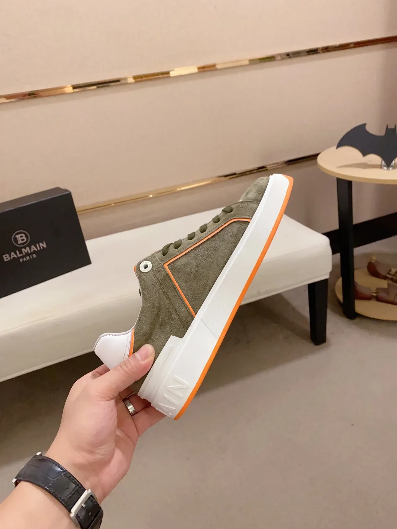 Balmain B-Court Vert Olive et Orange sneakers lifestyle 5