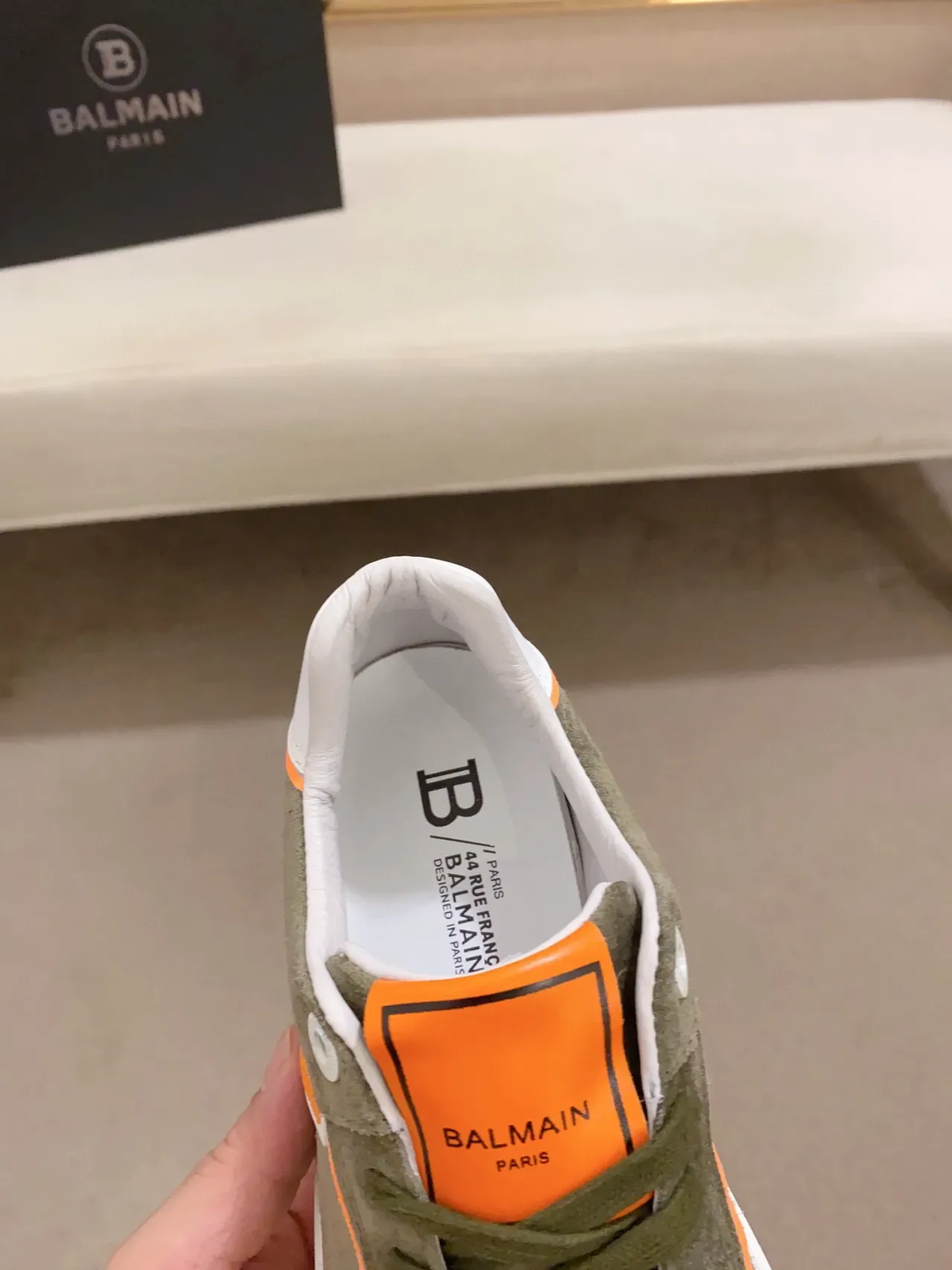 Balmain B-Court Vert Olive et Orange sneakers lifestyle 6