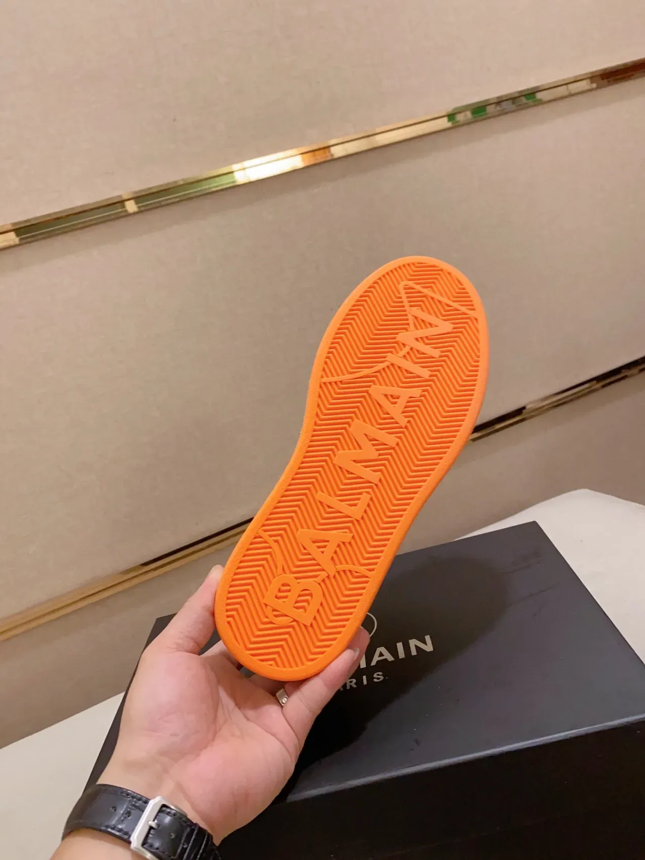 Balmain B-Court Vert Olive et Orange sneakers lifestyle 9