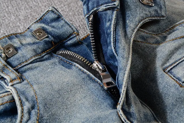 Balmain हल्की धुलाई डिस्ट्रेस्ड रिब्ड पैनल जीन्स 11