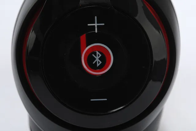 Beats Black Silver Circumaural Wireless Over-ear Headphones 3