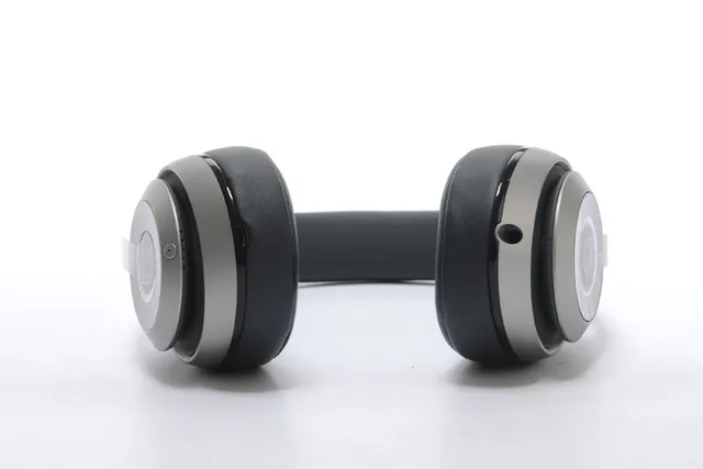 Beats Black Silver Circumaural Wireless Over-ear Headphones 6