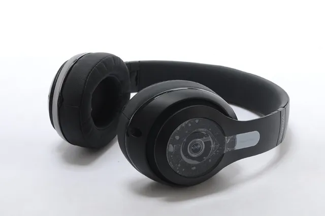Beats Black Silver Circumaural Wireless Over-ear Headphones 15