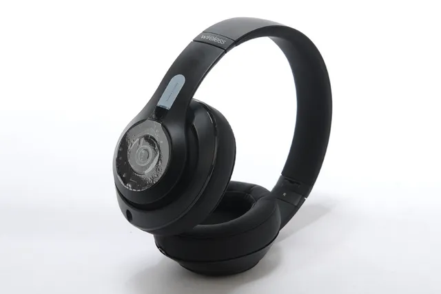 Beats Black Silver Circumaural Wireless Over-ear Headphones 16