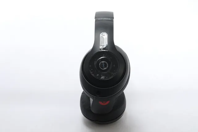 Beats Black Silver Circumaural Wireless Over-ear Headphones 17