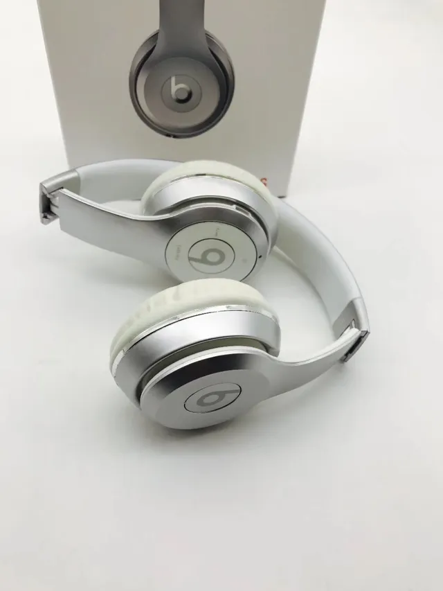 Beats Solo³ Wireless Special Edition Silver Over-Ear Headphones 3