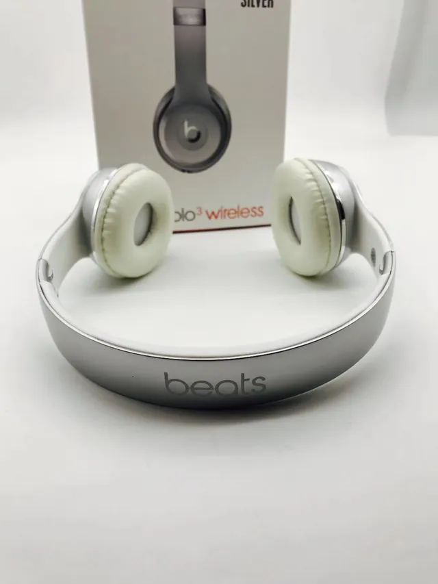 Beats Solo³ Wireless Special Edition Silver Over-Ear Headphones 5