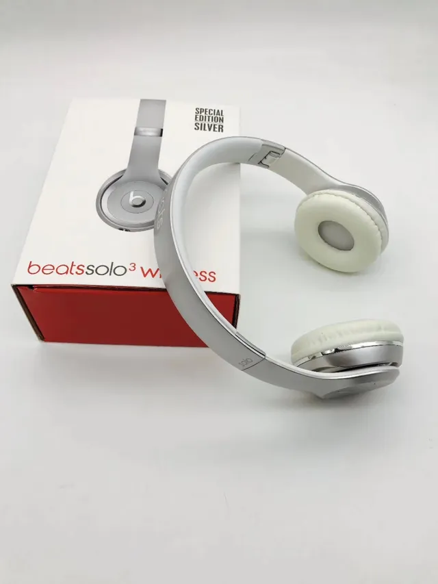 Beats Solo³ Wireless Special Edition Silver Over-Ear Headphones 6