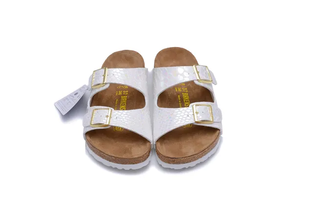 Birkenstock Arizona sandales casuales texturisées en écailles blanc irisé 3