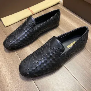 Bottega Veneta Andiamo 黑色 Intrecciato 编织皮革 带钉饰船型乐福鞋