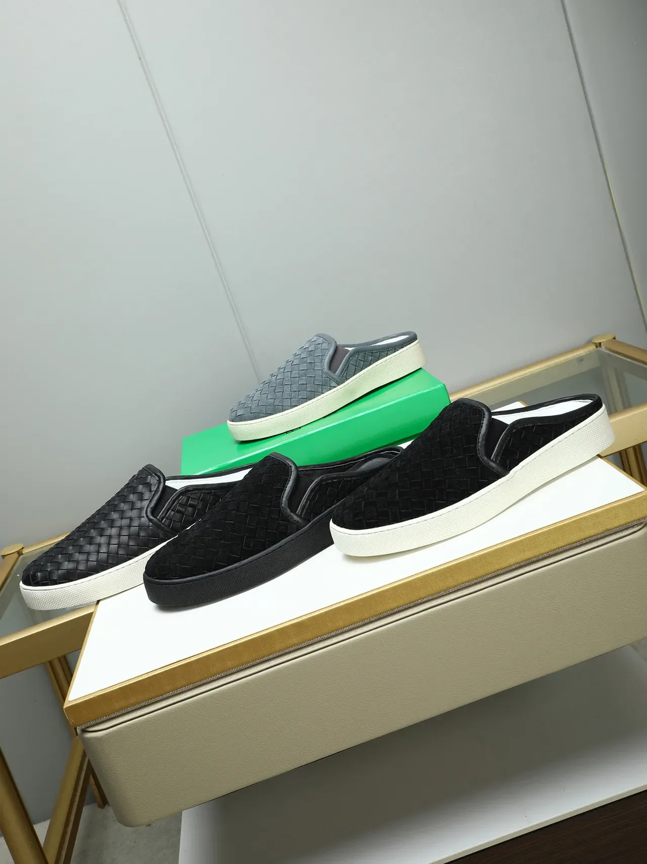 Bottega Veneta Noir et Blanc Cuir Tissé Slip-On Mule Loafer 2