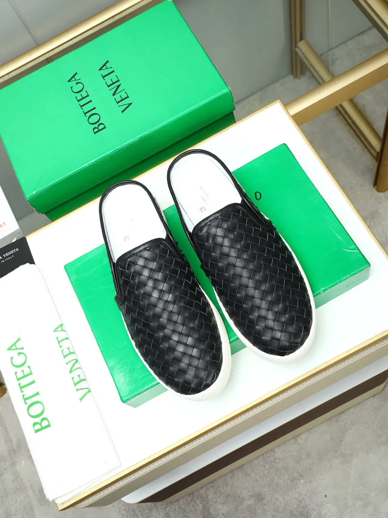 Bottega Veneta Noir et Blanc Cuir Tissé Slip-On Mule Loafer 3