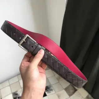 Bottega Veneta حزام جلد بني أحمر Intrecciato منسوج قابل للعكس