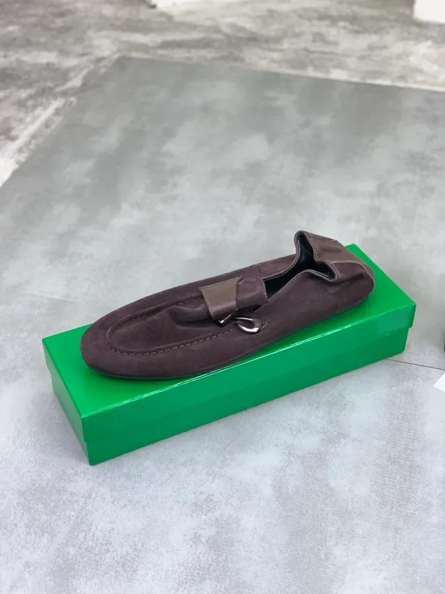Bottega Veneta Mocassim Marrom Camurça Superior Couro Liso Cinta 4
