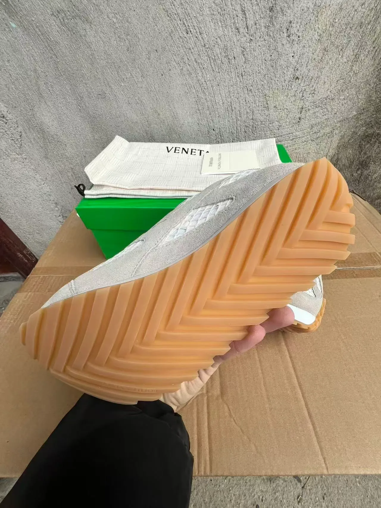Bottega Veneta Cassette Cinza Bege Suede Superior Intrecciato Painéis Trançados Tênis Lifestyle 6