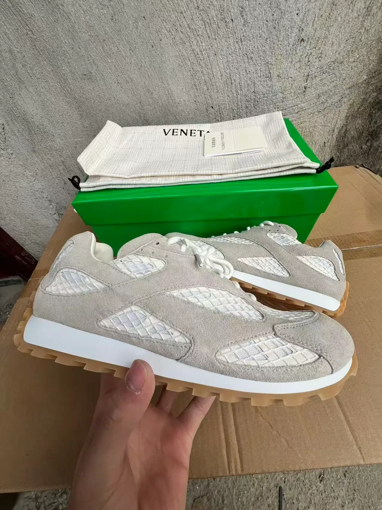 Bottega Veneta Cassette Cinza Bege Suede Superior Intrecciato Painéis Trançados Tênis Lifestyle 7
