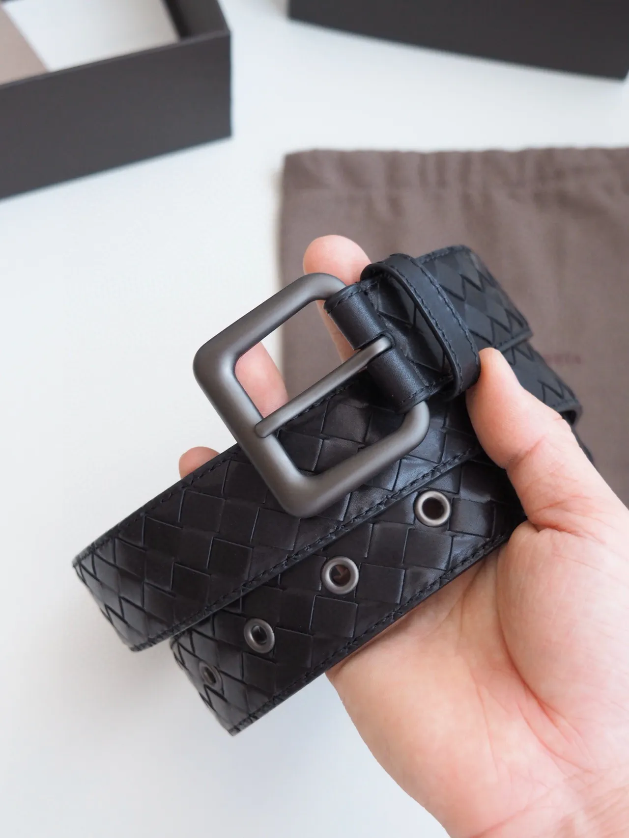 Bottega Veneta Cassette Intrecciato Ceinture en cuir noir 4