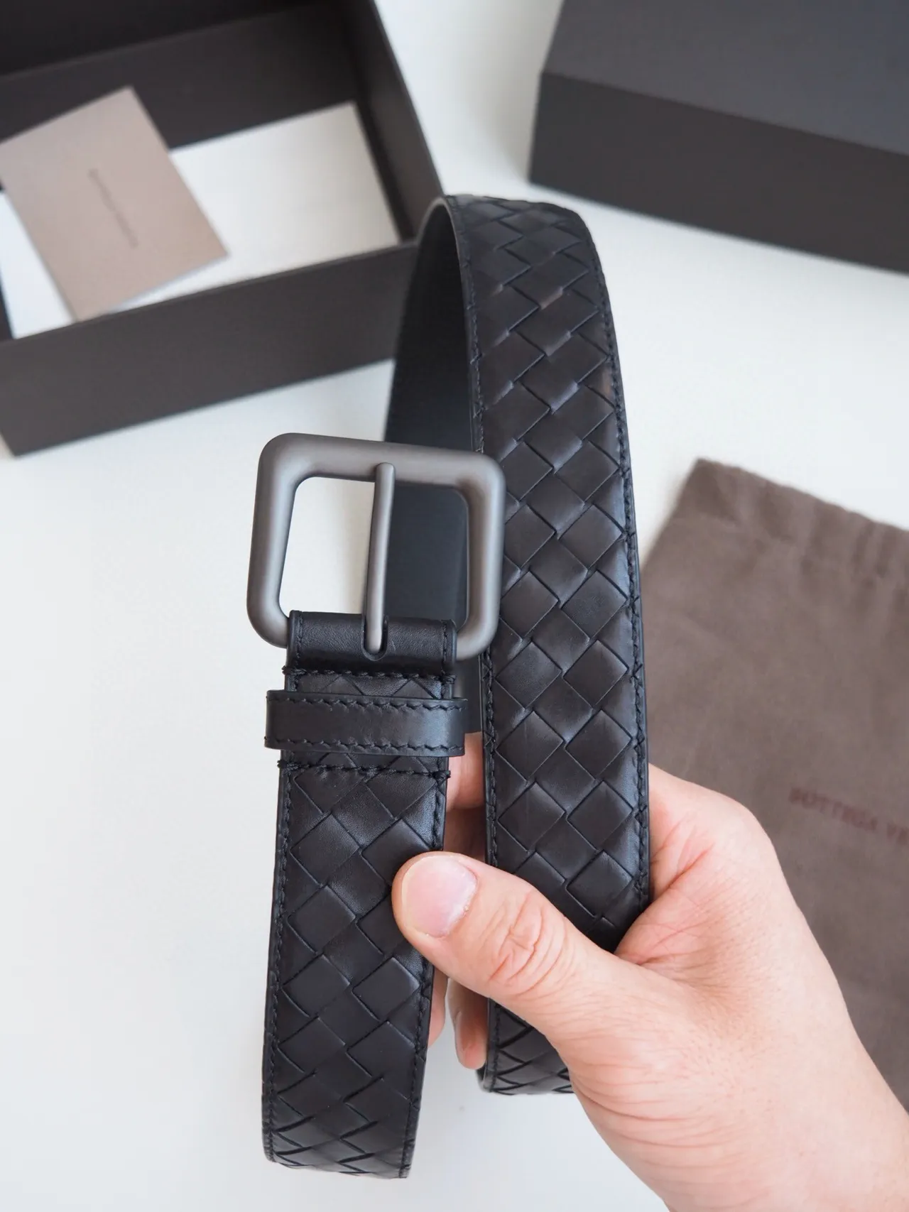 Bottega Veneta Cassette Intrecciato Ceinture en cuir noir 5
