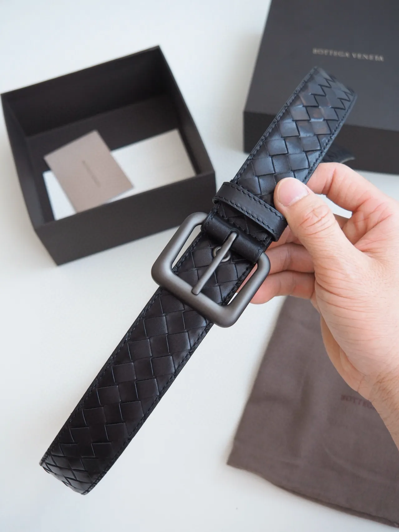 Bottega Veneta Cassette Intrecciato Ceinture en cuir noir 8