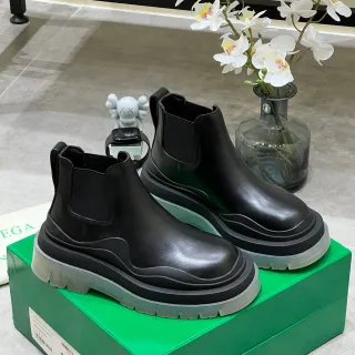 Bottega Veneta Le Cagole Black Leather Chunky Chelsea Boots