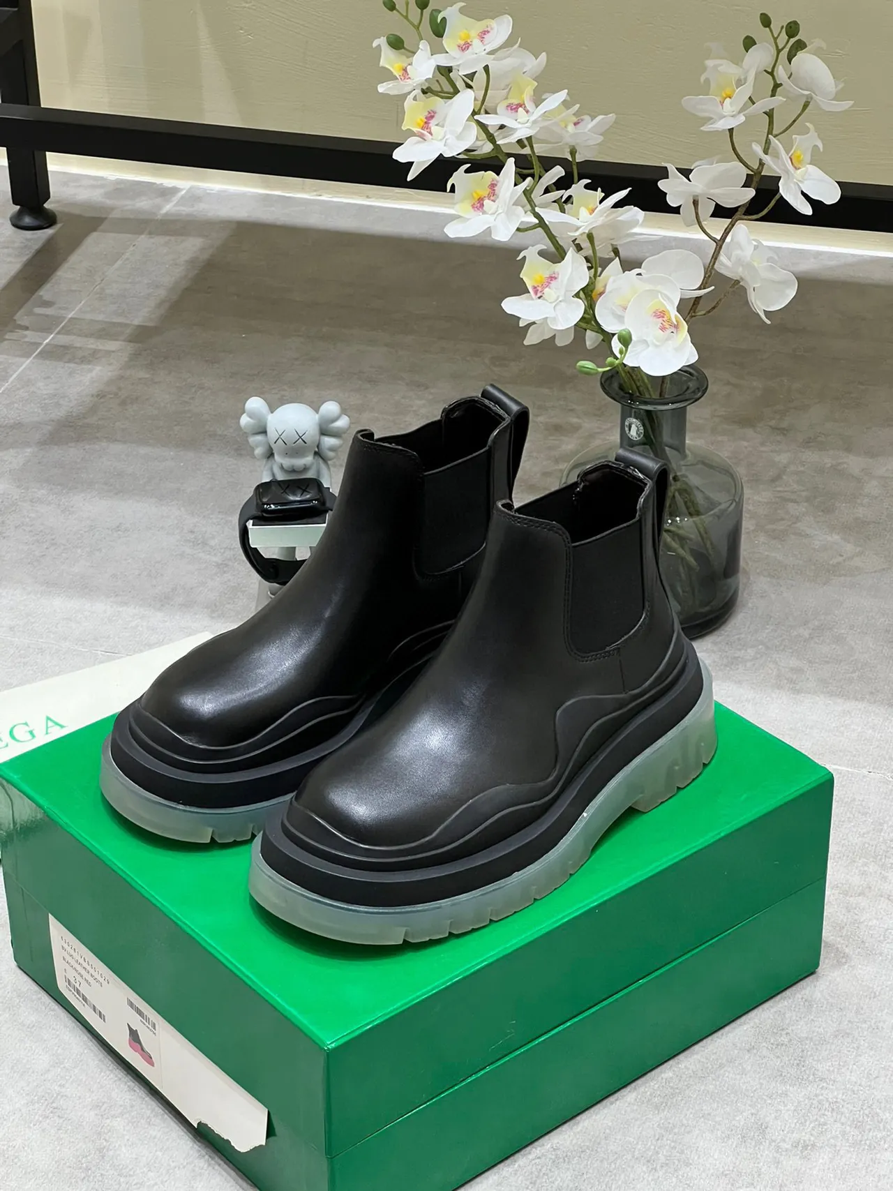 Bottega Veneta Le Cagole Black Leather Chunky Chelsea Boots 2