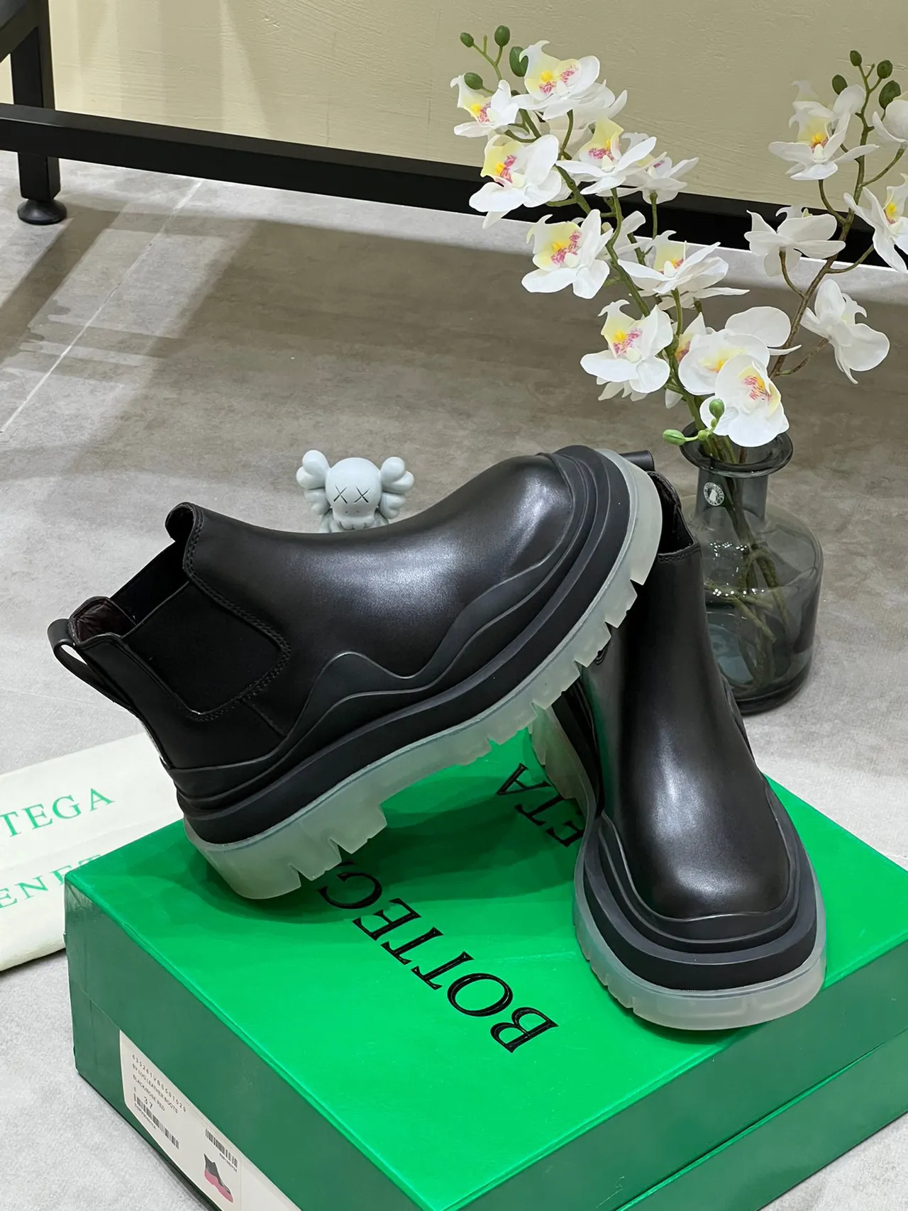 Bottega Veneta Le Cagole Black Leather Chunky Chelsea Boots 3