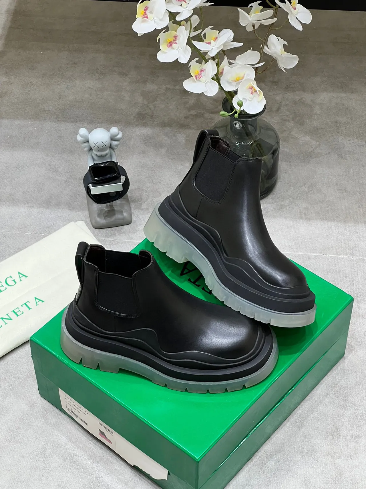 Bottega Veneta Le Cagole Black Leather Chunky Chelsea Boots 4
