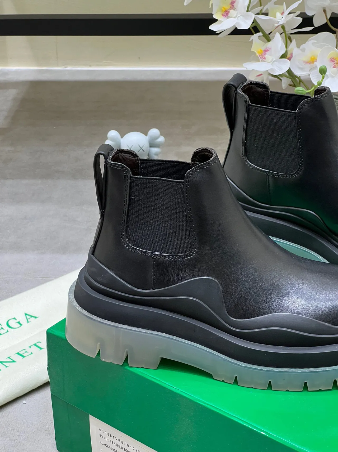 Bottega Veneta Le Cagole Black Leather Chunky Chelsea Boots 7