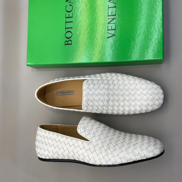Bottega Veneta Blanc Noir Intrecciato Cuir Tissé Slip-On Loafer 2