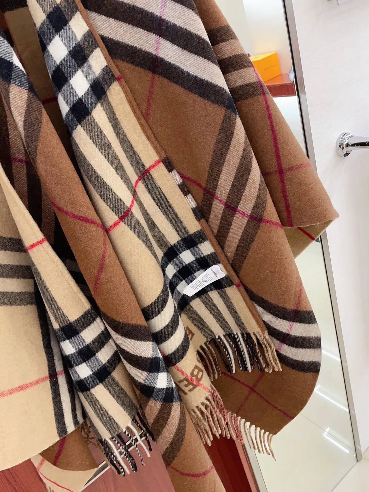 Burberry Beige Noir Nova Check Pattern Ourlet Franges Tordues Écharpe Cachemire 6