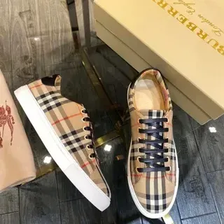 Burberry বেইজ কালো Nova Check Plaid উপরের নেভি ফ্ল্যাট লেস লাইফস্টাইল স্নিকার